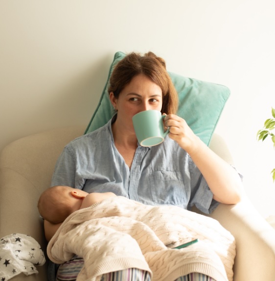 Mother breastfeeding while reading